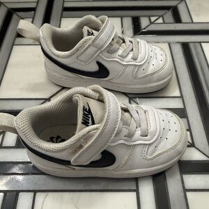 Nike Toddler Court Borough Low Recraft White and Black Velcro Sneakers 7C